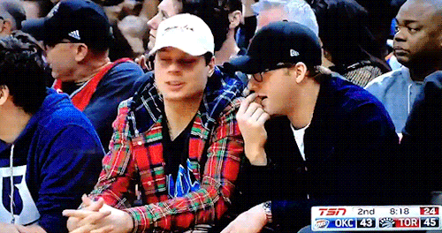 melodiedaoust:Morgan Rielly and Auston Matthews watch the Raptors play the Thunder