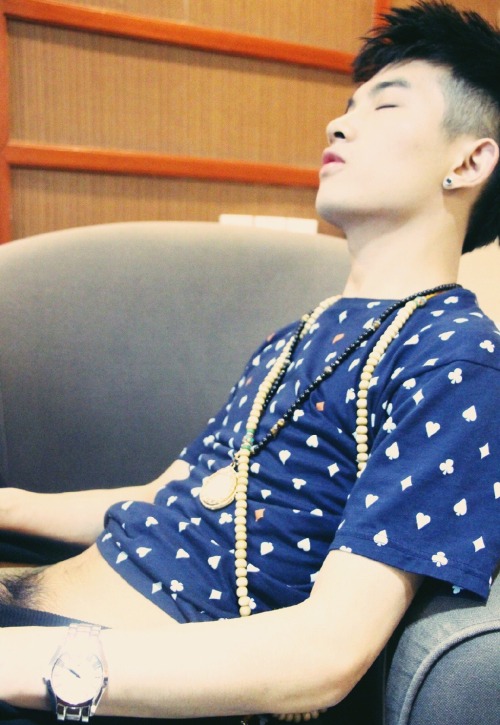 hunksandnerds:  四川小虎丶MasterCan anyone give me his nudes please?