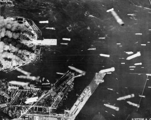 flytofight:  Boeing B-29 Superfortresses flattening Osaka, Japan in 1945.  More Japanese were k