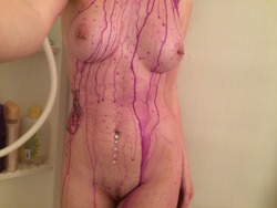 bongrips-piercednips:  Shower pics 💜😈