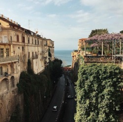 lipglosse:  My friends in Italy right now and she took this💐