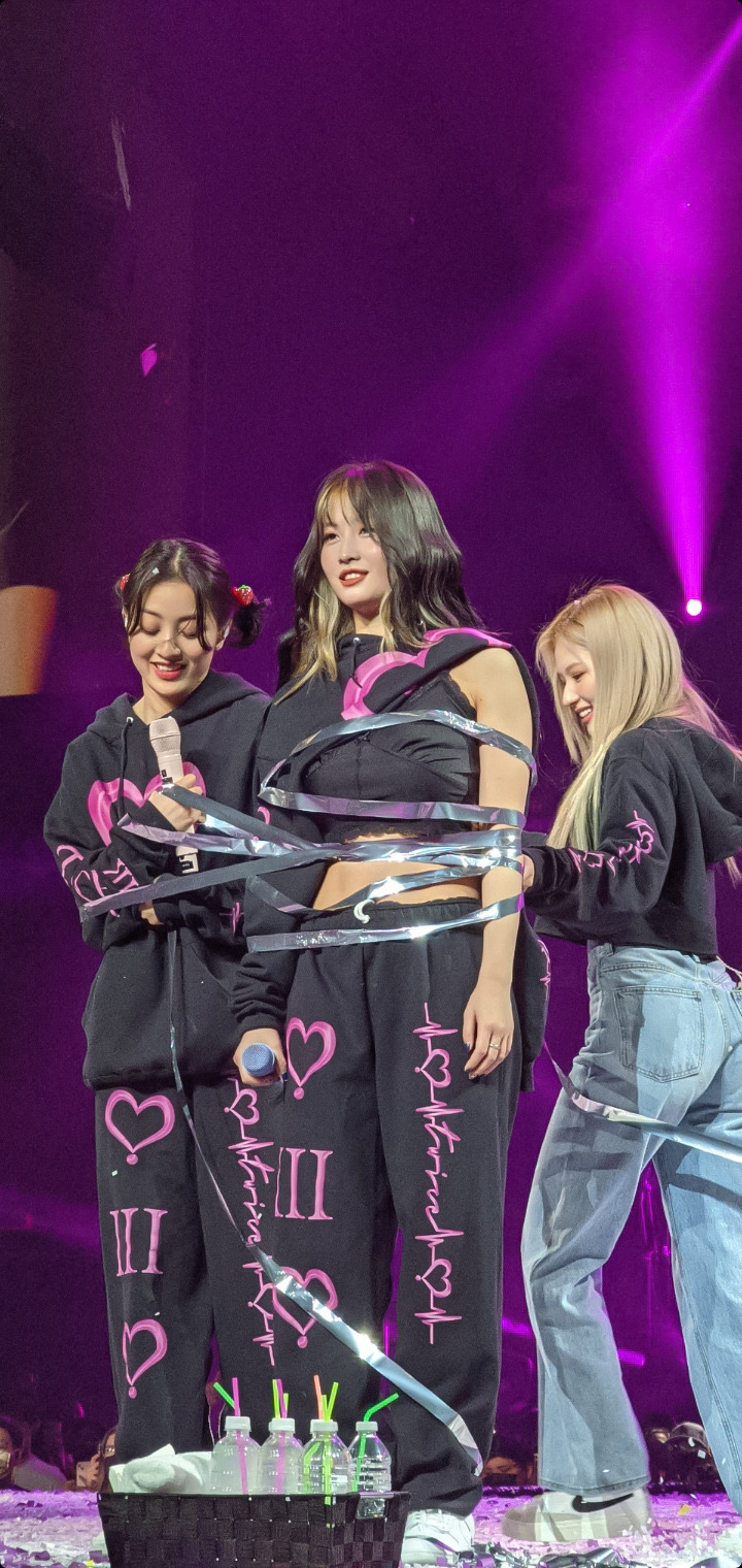 Twice In LAS 2022; Lockscreens