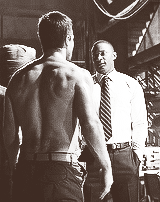 leave-me-hypnotized-love:  I watch for the plot → ‘Arrow’ Edition 