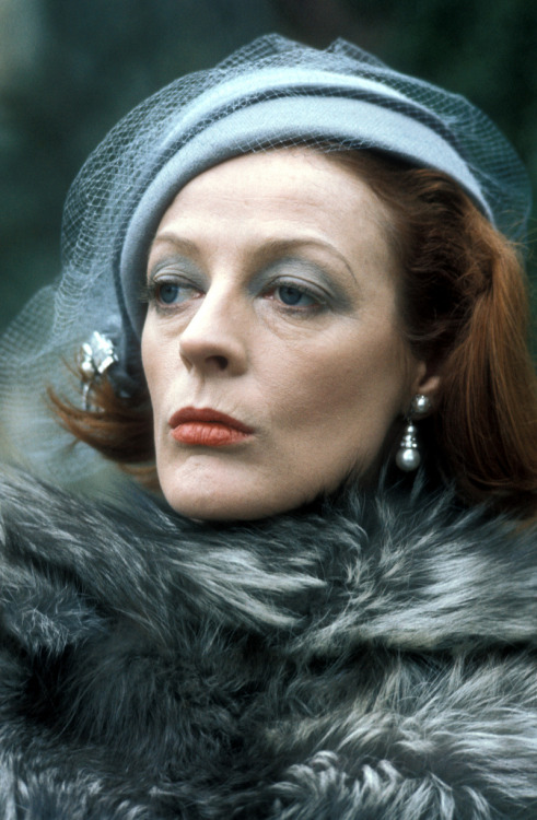 tlwa2007:  annataughtme:  bloodyredcarpet:  On this day in 1934, an acting legend was born…bowing down with great respect for Dame Maggie Smith on this, her 80th birthday! (b. Margaret Natalie Smith; December 28, 1934)  Yass!!  Yesss Maggie!!!!  Maggie