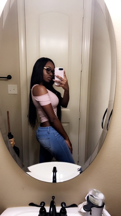 wm4blkcumslutzsstuff:chandlerrichards:reblog if you love chocolate Flavor of my life