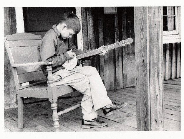 buffleheadcabin:  Boy with a home-made banjo 