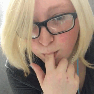 happycurvykinky:  Had some fun at work with my plug 😘