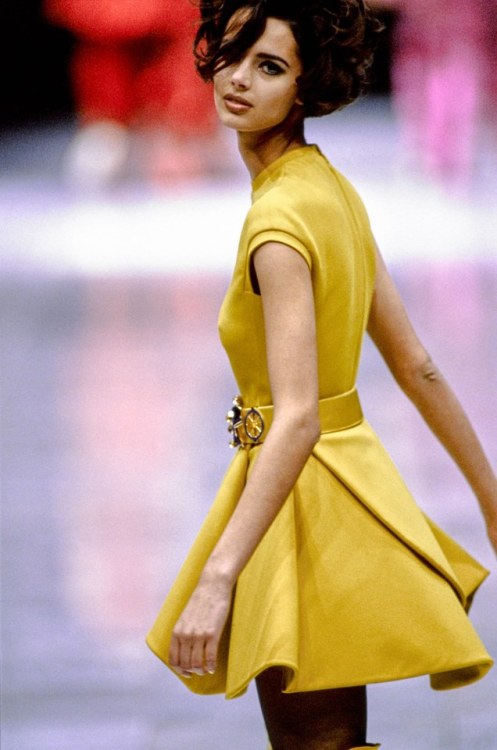 the-fashion-dish: Gianni Versace Fall 1991 Runway Details
