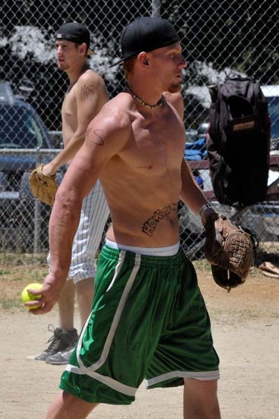 bro-mo:  undie-fan-99:  Sexy ginger baseball player with FTL waistband showing! 