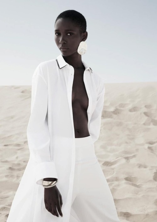 Publication: Elle Germany Photographer: Enrique BadulescuStylist: Pia Léonie KnollModel: Mahany Pery