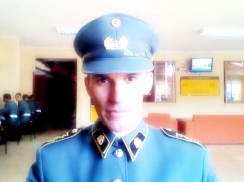 chilenosdebadoo:  Carlos, pendejo militar de 22 años. Caliente y con buena verga. Igual de la hago!