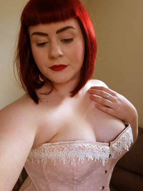 themanicpixiedreamgrrrl:  lavie-enrouge:  sass for days ~no porn blogs please~  Ugh I love this corset! It’s on my amazon wishlist. It looks super lovely on you! 