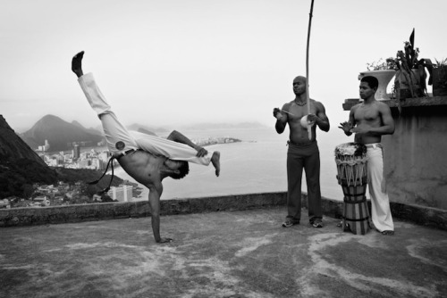 mymodernmet:  Berlin-based photographer Olaf Heine‘s Brazil is a collection of intimate, black-and-white photos that highlight the multifaceted charms of the South American country. Published in a hardcover photo book by teNeues, Heine’s atmospheric