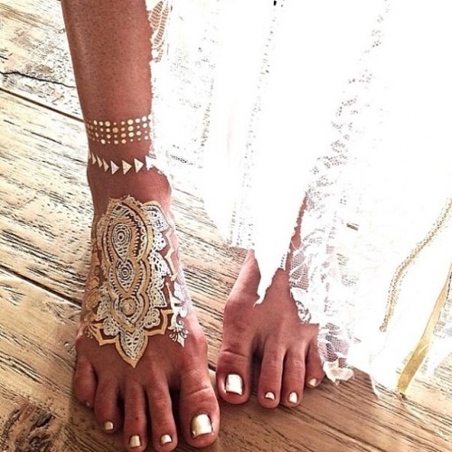 sixpenceee: Have you guys heard about these metallic temporary jewelry tattoos? They look amazing an