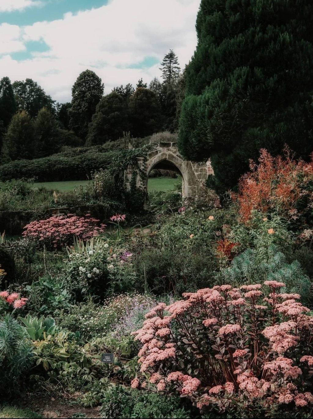 enchantedengland:    Polesden Lacey gardener’s cottage and garden. (@wander_linaa IG)