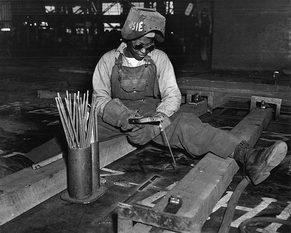 historicaltimes:  Welder-trainee Josie Lucille Owens working on the construction