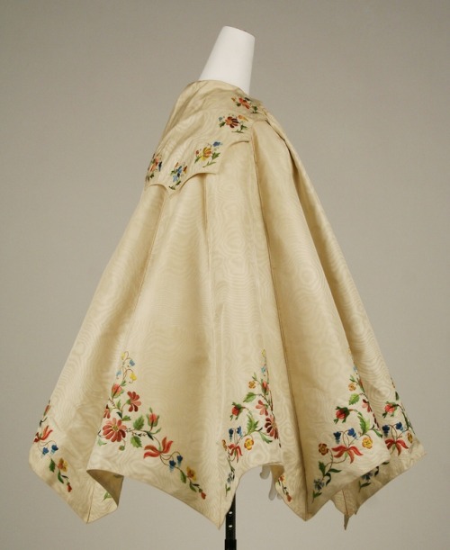  CapeDate: ca. 1855Culture: BritishMedium: silkThe Metropolitan Museum of Art https://www.metmuseu