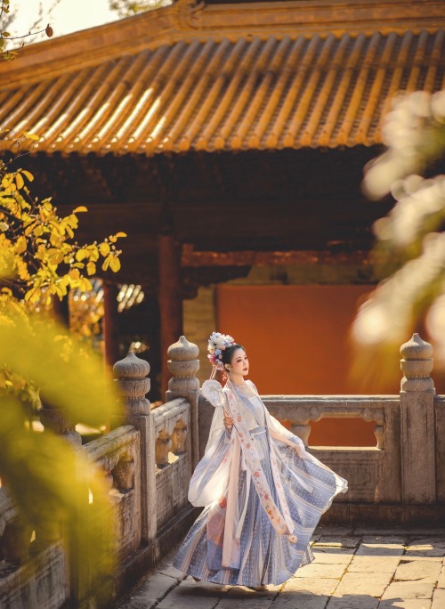 ziseviolet:Chinese hanfu in Song dynasty-style.