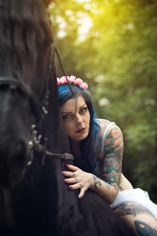 inblackphoto:  RIAeMORGANA modella : Riae suicide horse : Morgana 