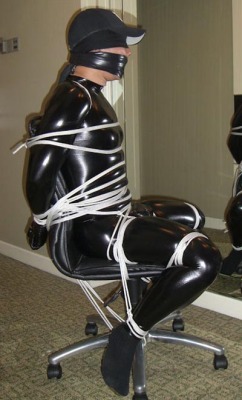 thesidekink:  humiliatedguyz:I want to be tied up in that suit so bad!Agreed that looks fun