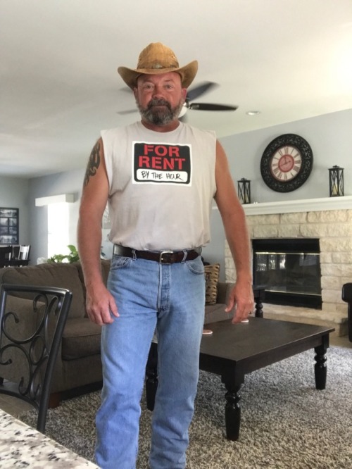 Austin Pride here I come. www.misterbandb.com/rooms/27586