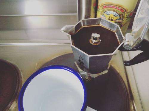 A Bialetti moka pot morning. #coffee #bialetti #mokapot #falconenamelware