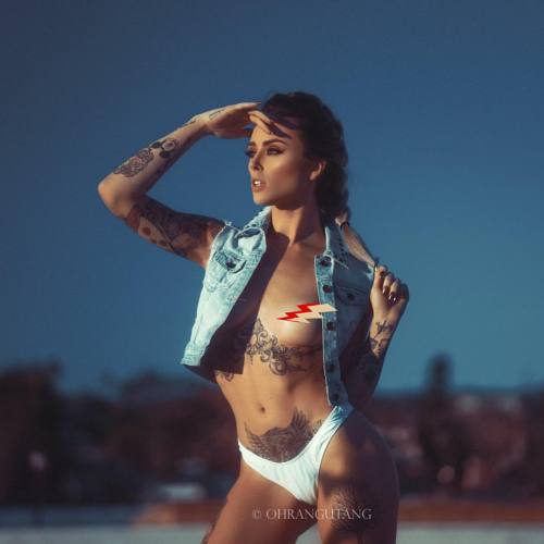 mikeohrangutang:  Morning view @alyshanett by an @ohrangutang H&M @cristinapilo