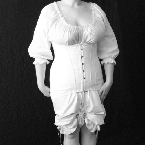 Edith takes a spin! Our c.1912 Edith corset in action. #periodcorsetscatalog #early1900s #early1900s