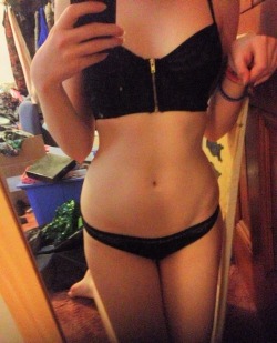 totallyfuckingfetch:  Dodgy hands and messy room but I love my new bra. This was a good body day. 