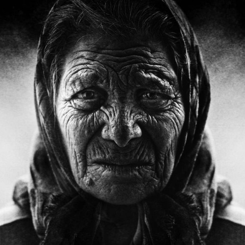 Lee Jeffries took these wonderful pictures of homeless people all around Europe & USA.