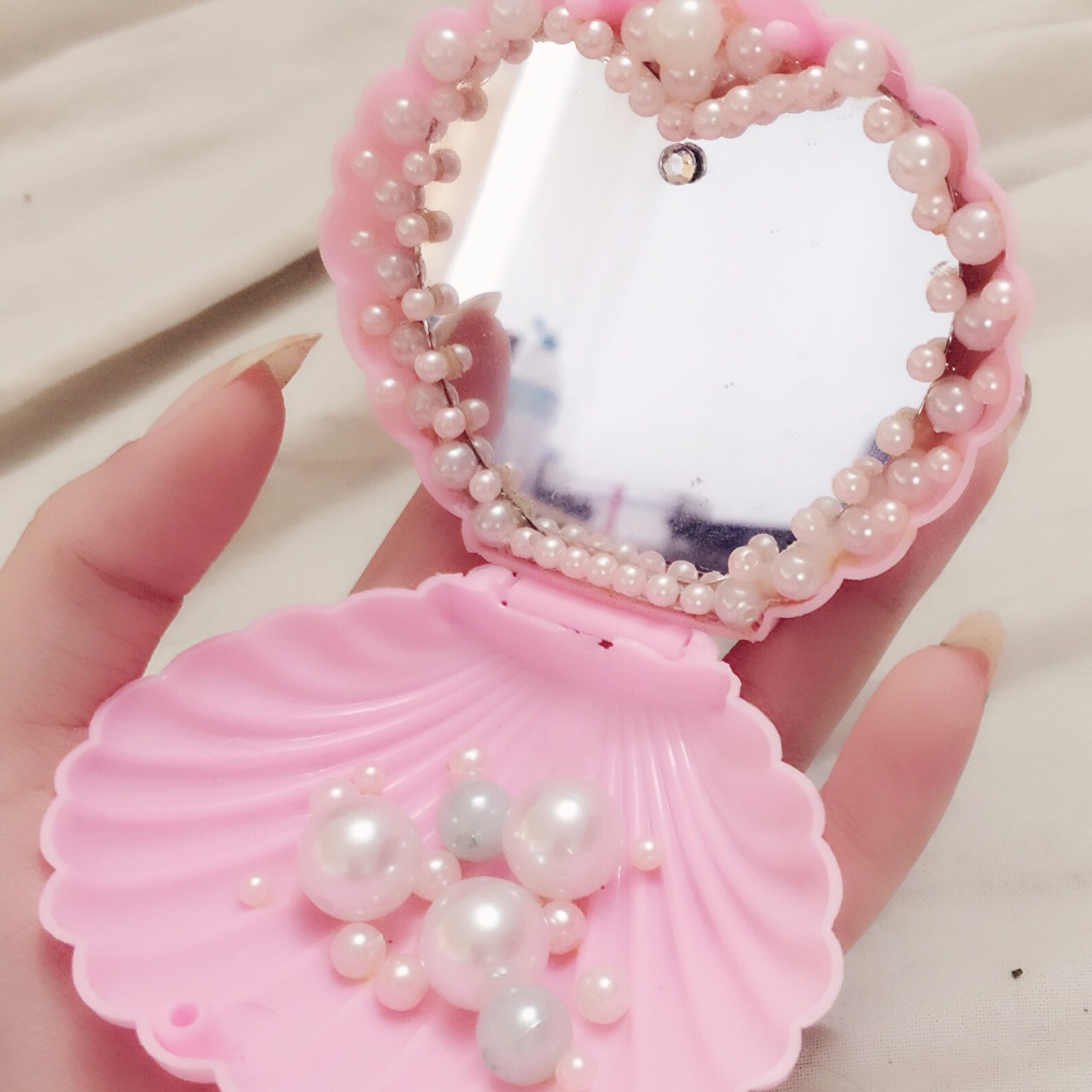 bunkisu:  My mermaid hand mirror 