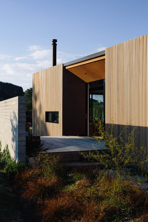 River Retreat | Edwards White ArchitectsLocation: Taupiri, Waikato, New ZealandPhoto: Simon Wilson