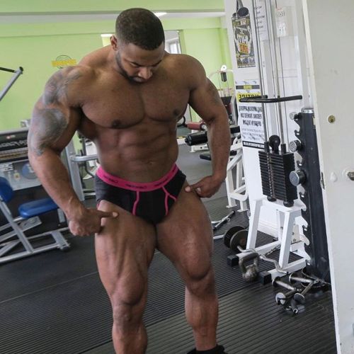 drwannabebigger:  Micquel Wright