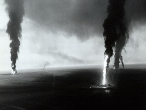 whattheendoftheworldlookedlike:  Kuwait, 1991.   ….GO-PLATS,…..we called them. Gas/Oil platforms……