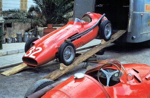 luimartins: Fangio’s Maserati 250F being unloaded from its transporter in Monaco 1957