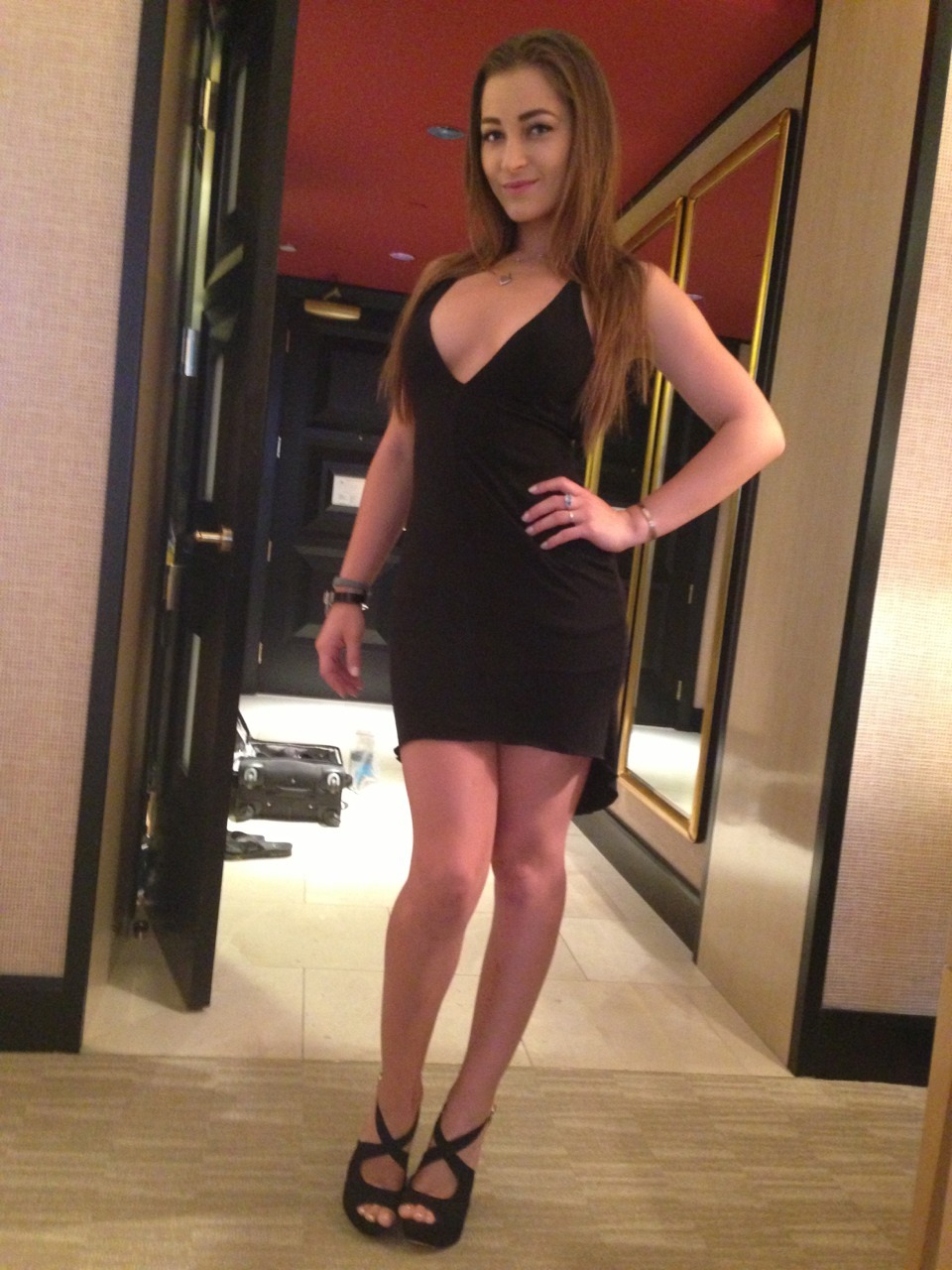 missdanidaniels:  Bath time to play time. #vegas