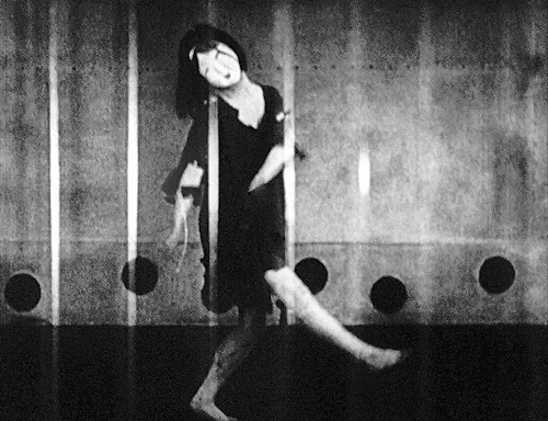 edgarwight:狂った一頁 (A Page of Madness) 1926 dir. 衣笠 貞之助 (Teinosuke Kinugasa)
