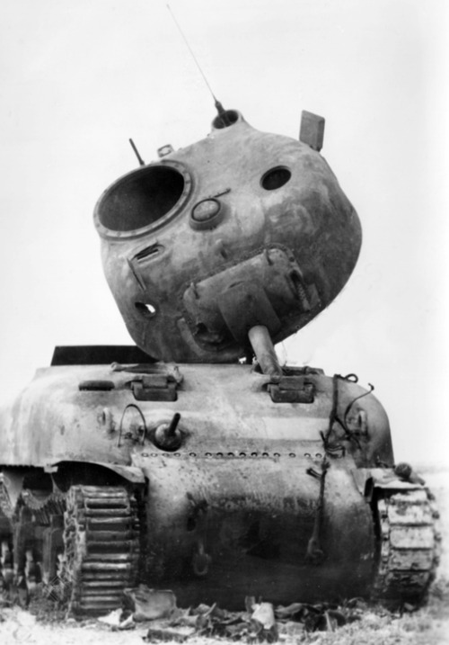 derpanzergraf:Destroyed US-American M4 Sherman tank after a German attack in Tunisia, taken in March