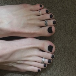 babyfeet5:  black is always flattering 💋