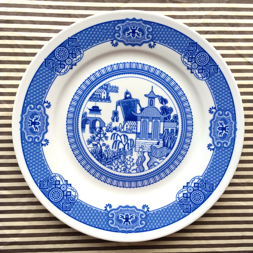 itscolossal:Calamityware: Disastrous Scenarios on Traditional Blue Porcelain Dinner Plates 