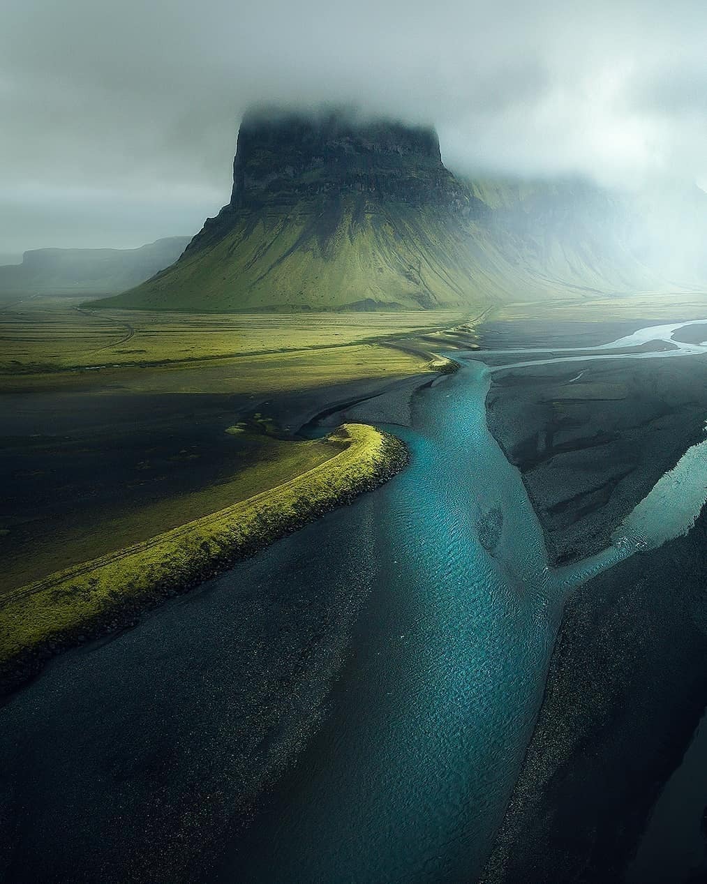 amazinglybeautifulphotography:  The mighty hat Mt.Lómagnúpur standing tall among