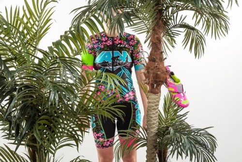 wtfkits:They say it’s the most complimented kit on the triathlon circuit. We say #flowerpower reache