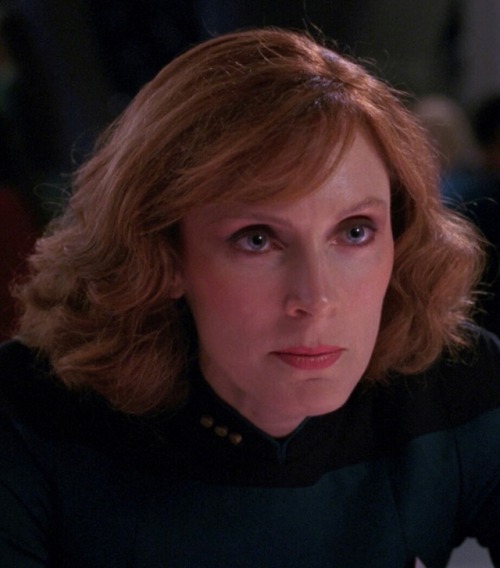 skyblep:dr crusher’s short hair from early s3 appreciation post