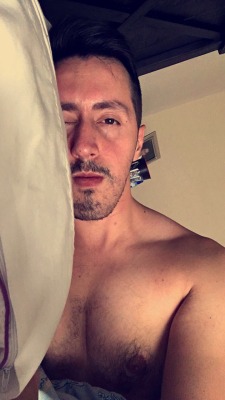 str8-for-pay:  Join me in bed? 