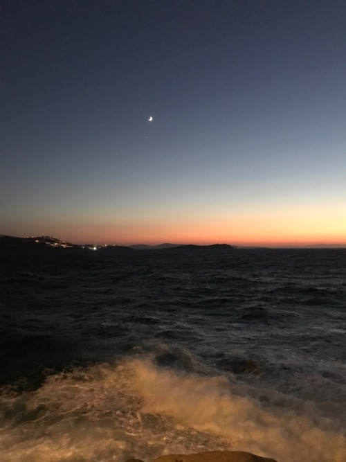 na-a-a: The moon over the sea at sundown was magnificent today.