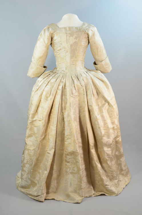 Robe à l’anglaise. 1750-70From the Irma G. Bowen Historic Clothing Collection at the Un