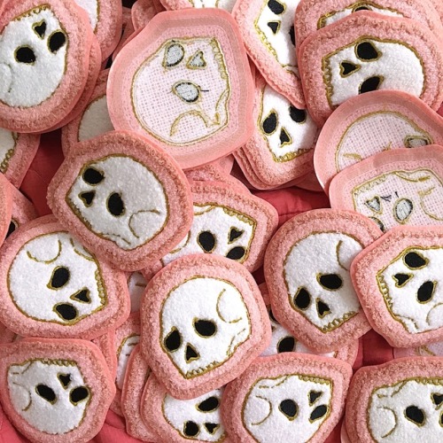 sosuperawesome: Pins and Patches, by Eradura on Etsy See our pins and patches tags