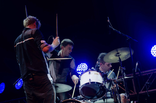 franzyfrenzy:  Franz Ferdinand in Trastienda Club, Montevideo, Uruguay 24.09.14 by xramoooooona on Flickr  FRANZ FERDINAND <3 °u°