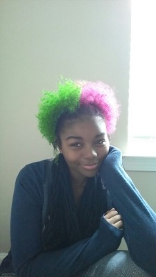 heyblackrose:  heauxparadise:  yasmeenindigokearra:  leelaamaj:  positivecolors:  So I got bored of the blue and purple so now I’m watermelon!!!!  I’m really bad at twist outs so I put my hair in a puff~  Idk if you know this… But Cosmo and Wanda