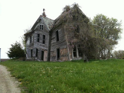 destroyed-and-abandoned:  Overgrown and beautifully broken house near Slater, MO, USA. OC Source: MarquisDesMoines (flickr) 